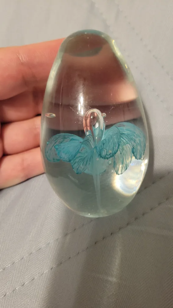 Glass Paperweight with Blue Flower image indicator(4)