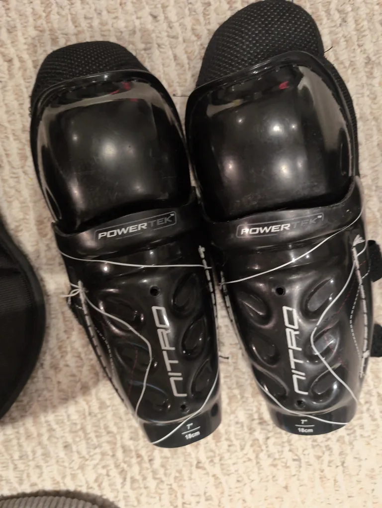 CCM Hockey Protective Gear Set image indicator(4)