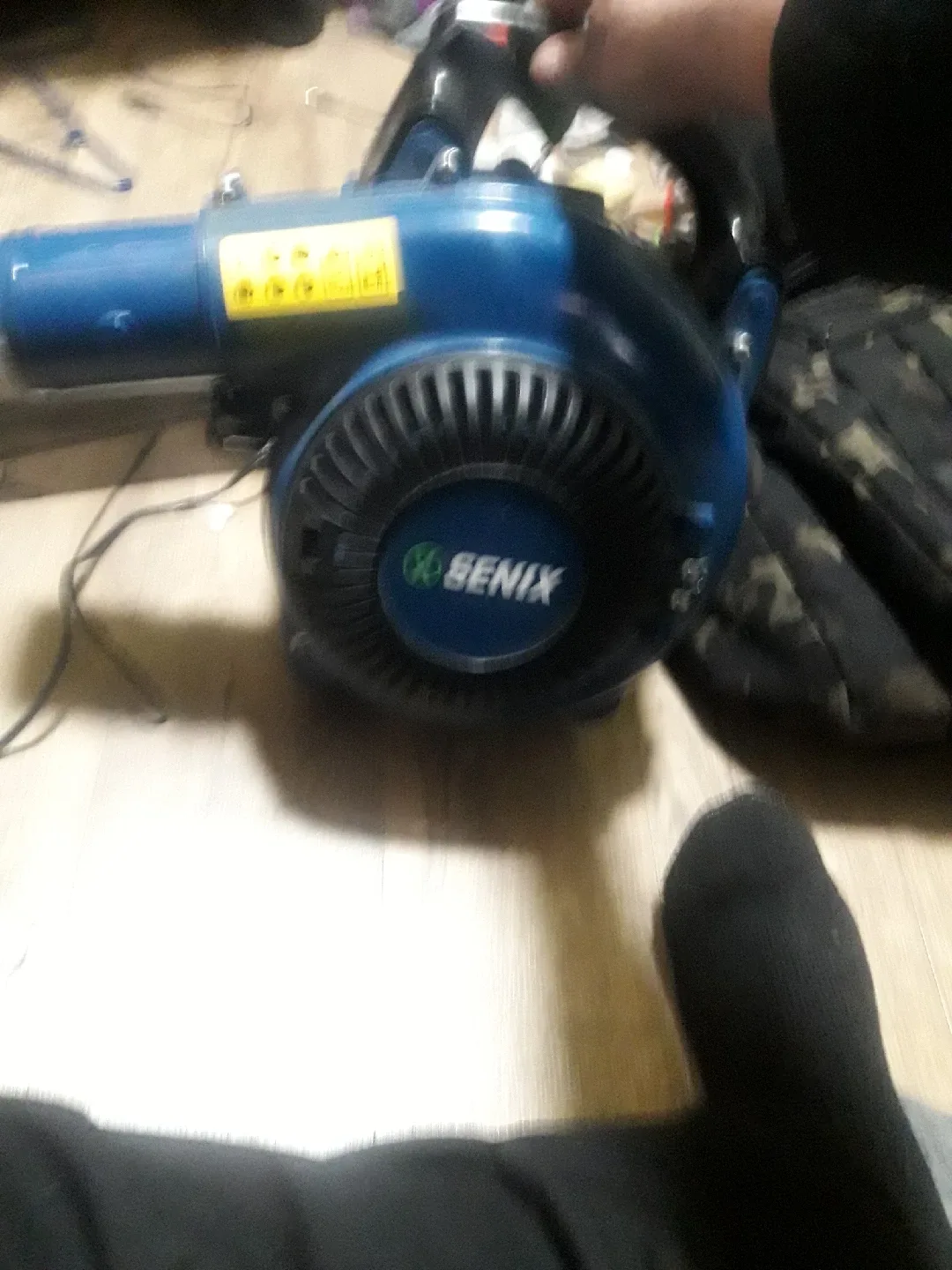 Senix gas powered 4-Cycle Leaf Blower thumbnail