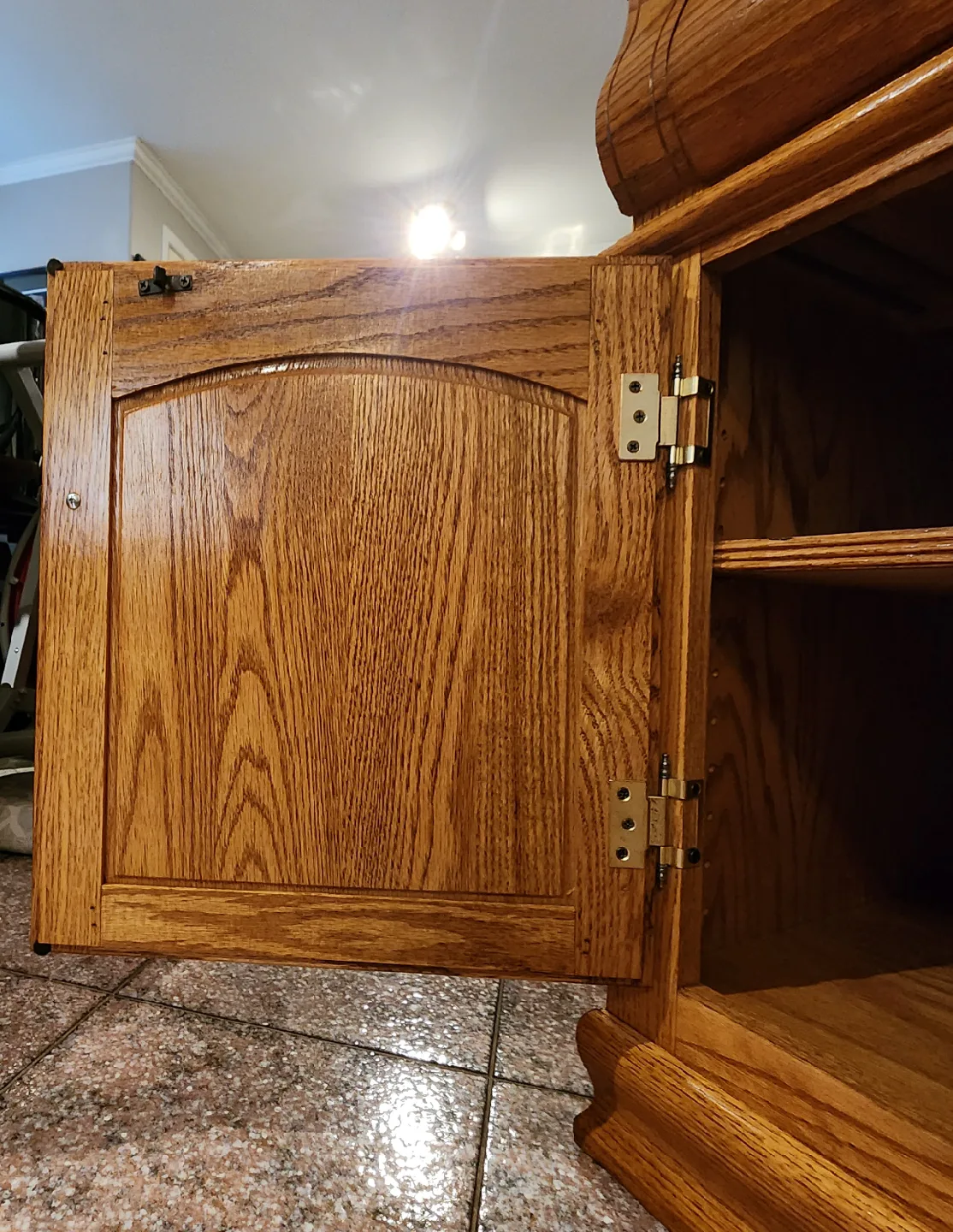 Solid Oak Hutch & Buffet – Lighted Display image indicator(10)