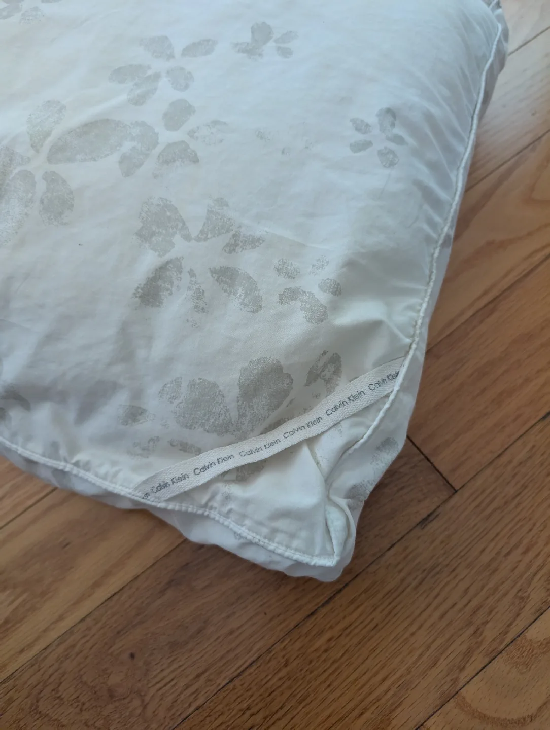 Calvin Klein Pillow King size, with pillow cover image indicator(4)