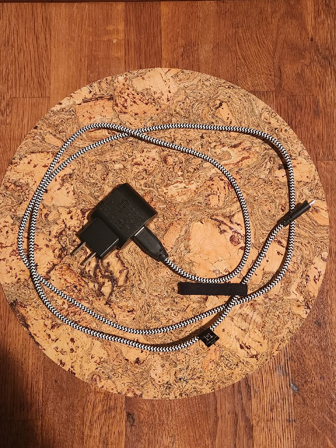 Black Tabletop Lantern with Charger image indicator(3)