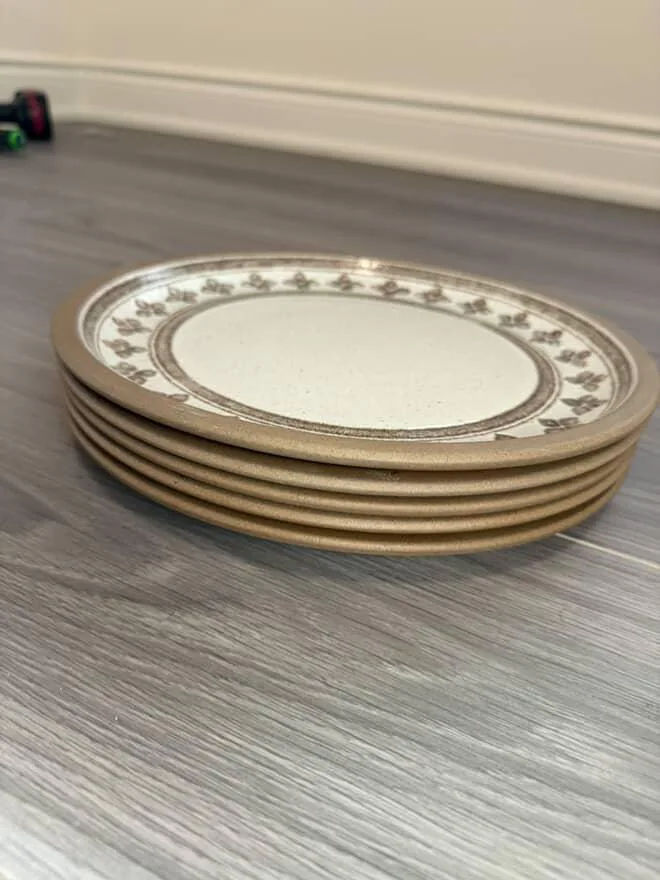 Stoneware Dinnerware Set image indicator(4)