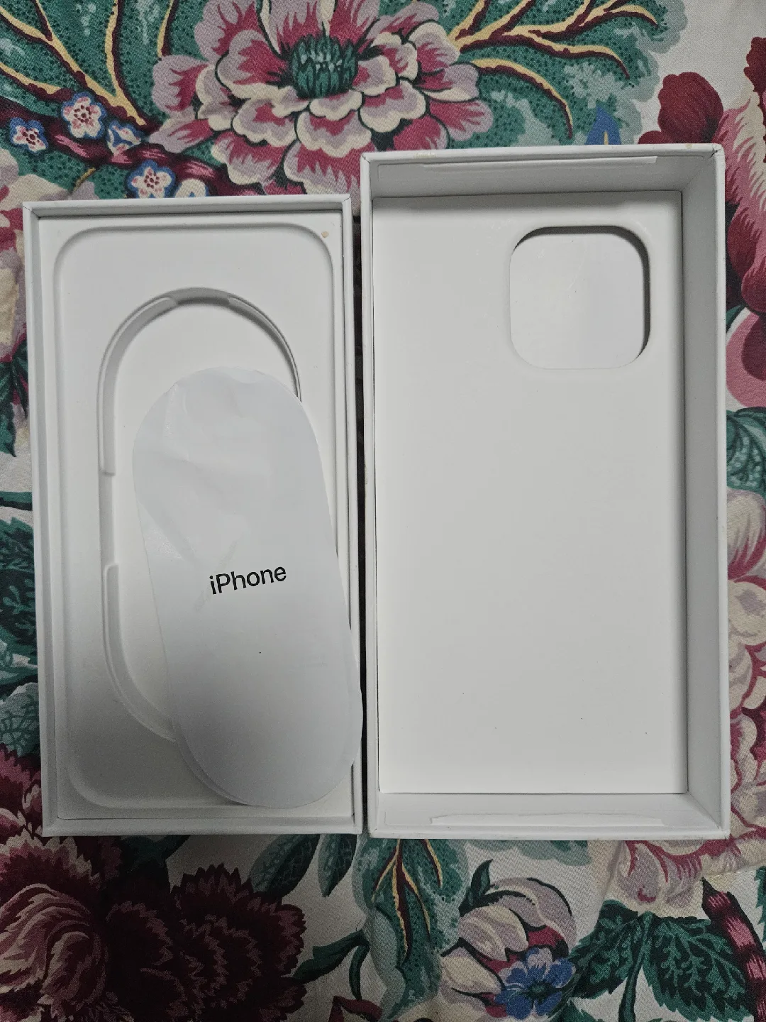 #Cleanout iPhone 16 Pro Max Desert Titanium 256GB (Box Only) image indicator(3)