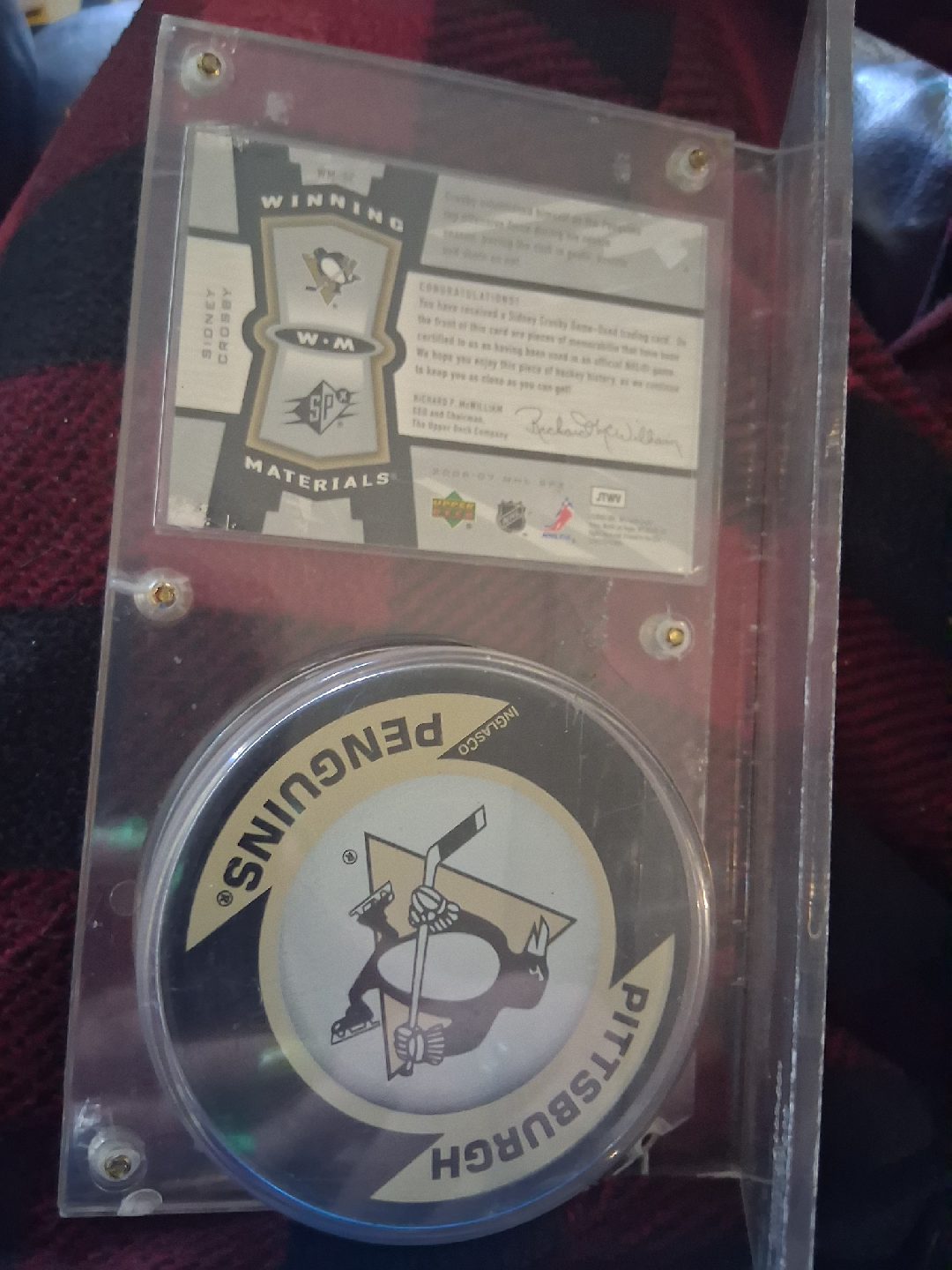 Sidney Crosby Hockey Puck & Card Display Case - photo 2