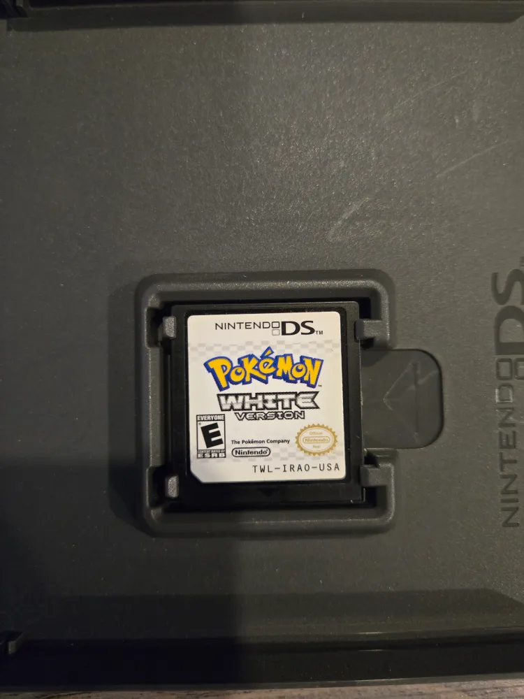 Pokemon White Version for Nintendo DS image indicator(4)