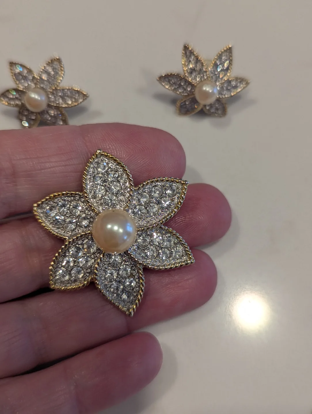 Flower Rhinestone Brooch and Earrings Set image indicator(2)