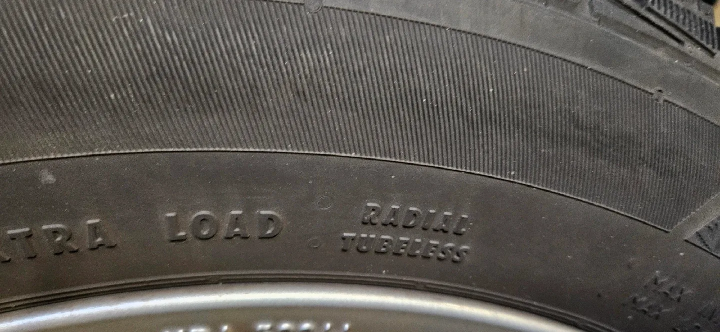 VW Golf GTI General AltiMAX Arctic 215/55R17 Winter Tire image indicator(2)