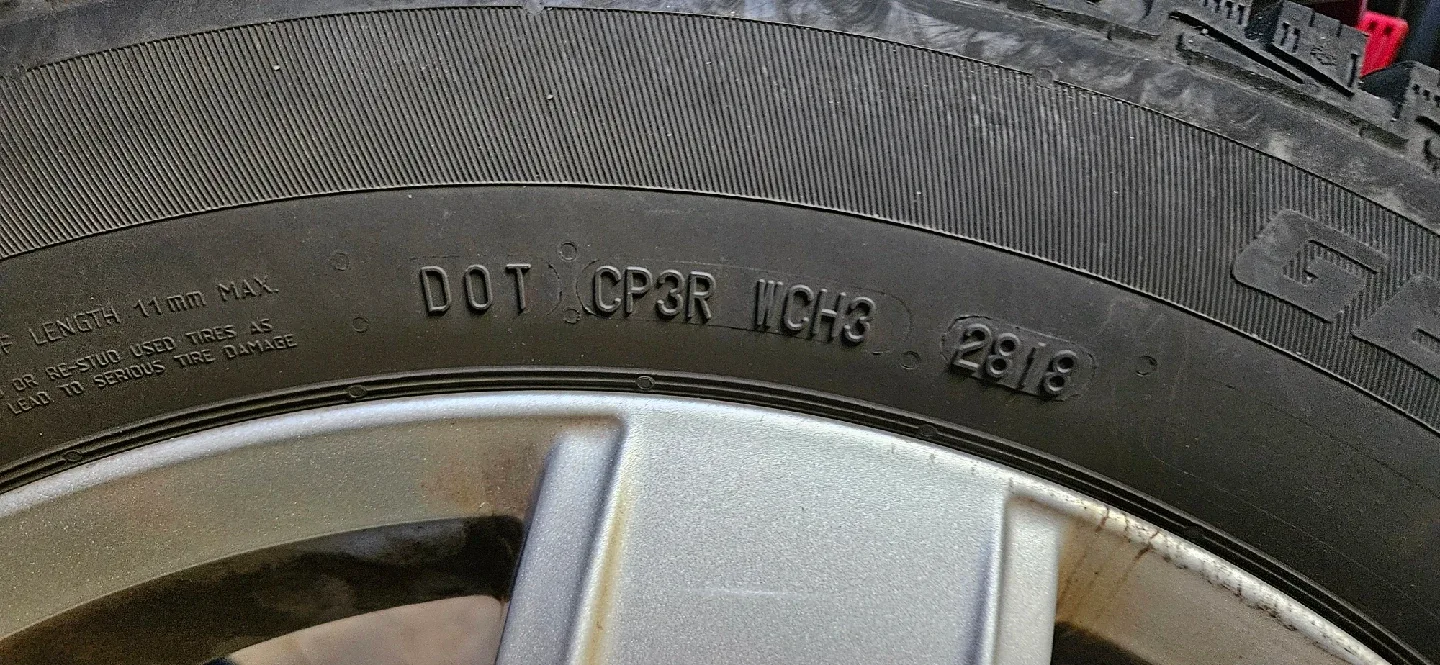 VW Golf GTI General AltiMAX Arctic 215/55R17 Winter Tire image indicator(4)