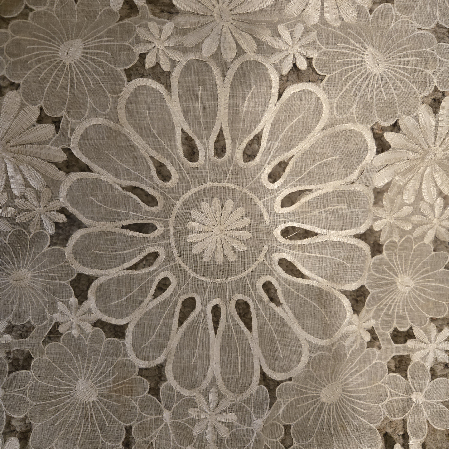Floral Lace Table Runner - photo 2