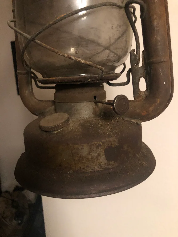 Vintage Beacon Kerosene Lantern - Made in Canada image indicator(9)