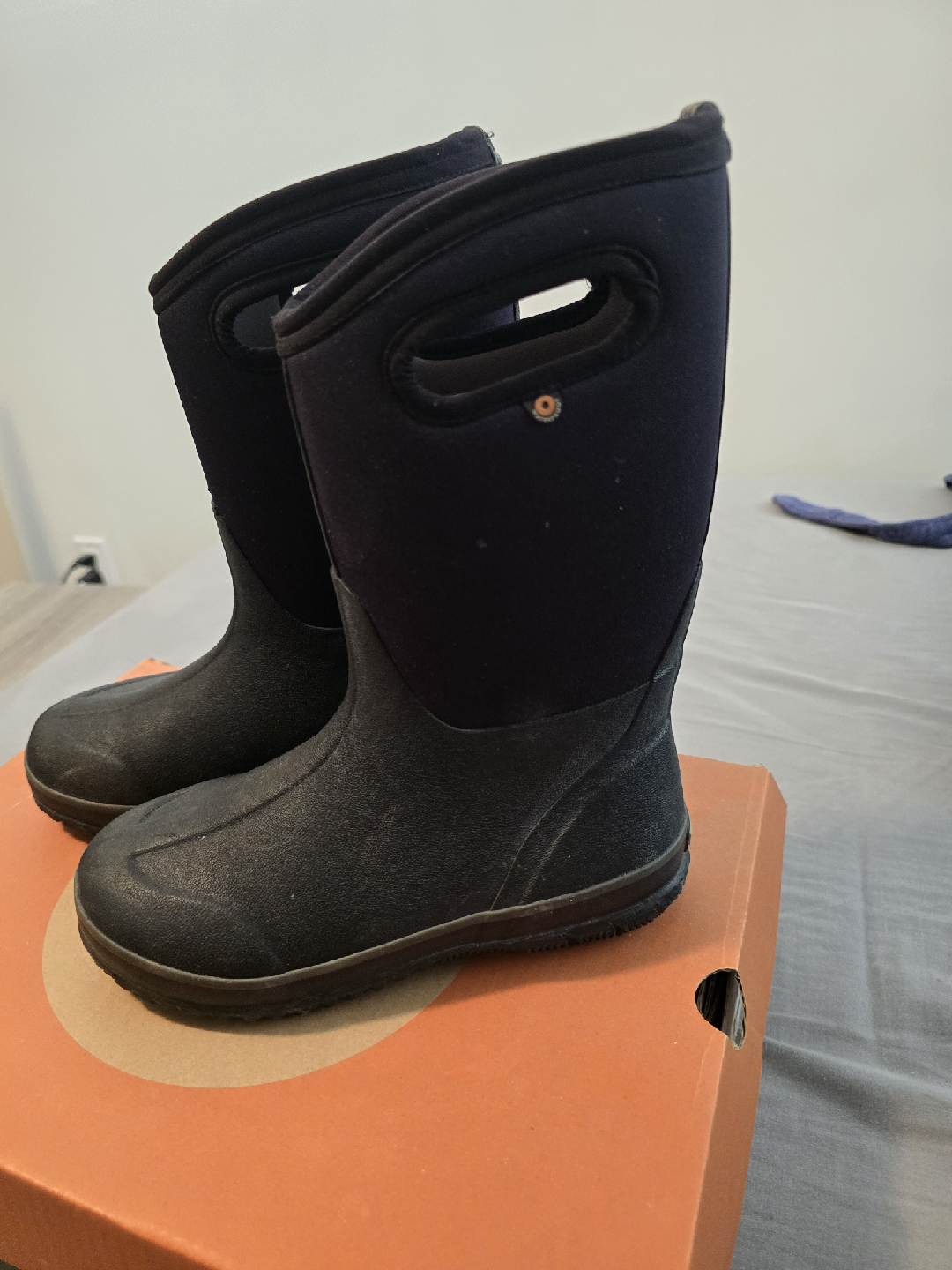 Bogs  Winter Boots, Size 5 Kids ( EUR38) In Very good condition