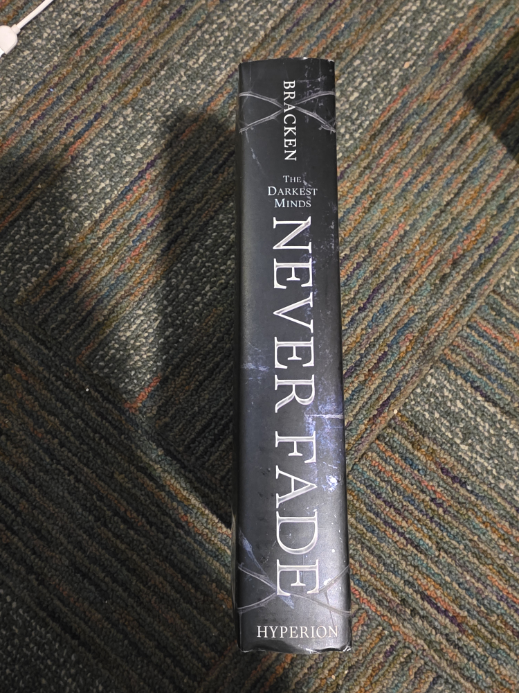 Never Fade by Alexandra Bracken - photo 3