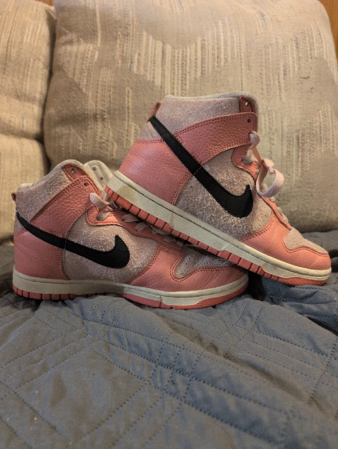 Nike Dunk High Pink/Black Shoes image indicator(3)