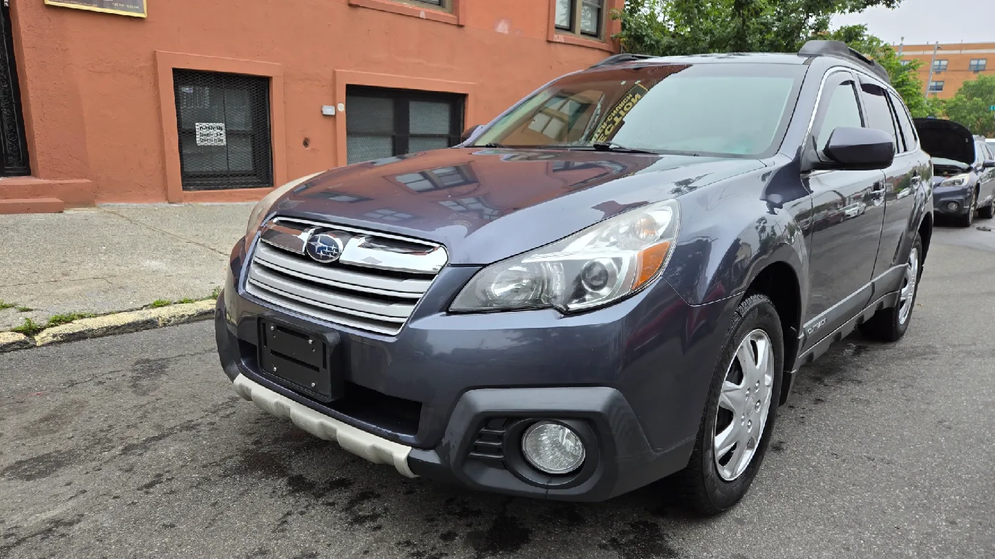 2014 Subaru Outback Limited Wagon 4D image indicator(3)