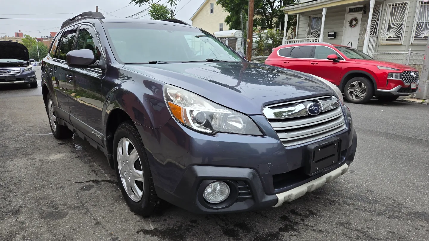 2014 Subaru Outback Limited Wagon 4D image indicator(4)