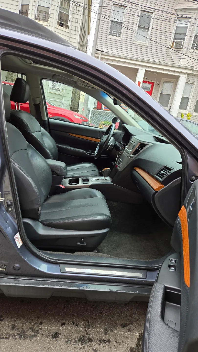 2014 Subaru Outback Limited Wagon 4D image indicator(7)