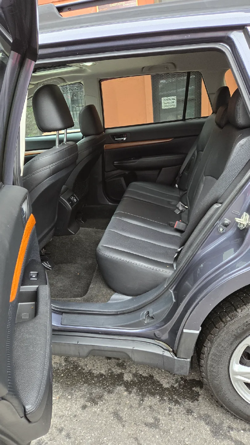 2014 Subaru Outback Limited Wagon 4D image indicator(8)