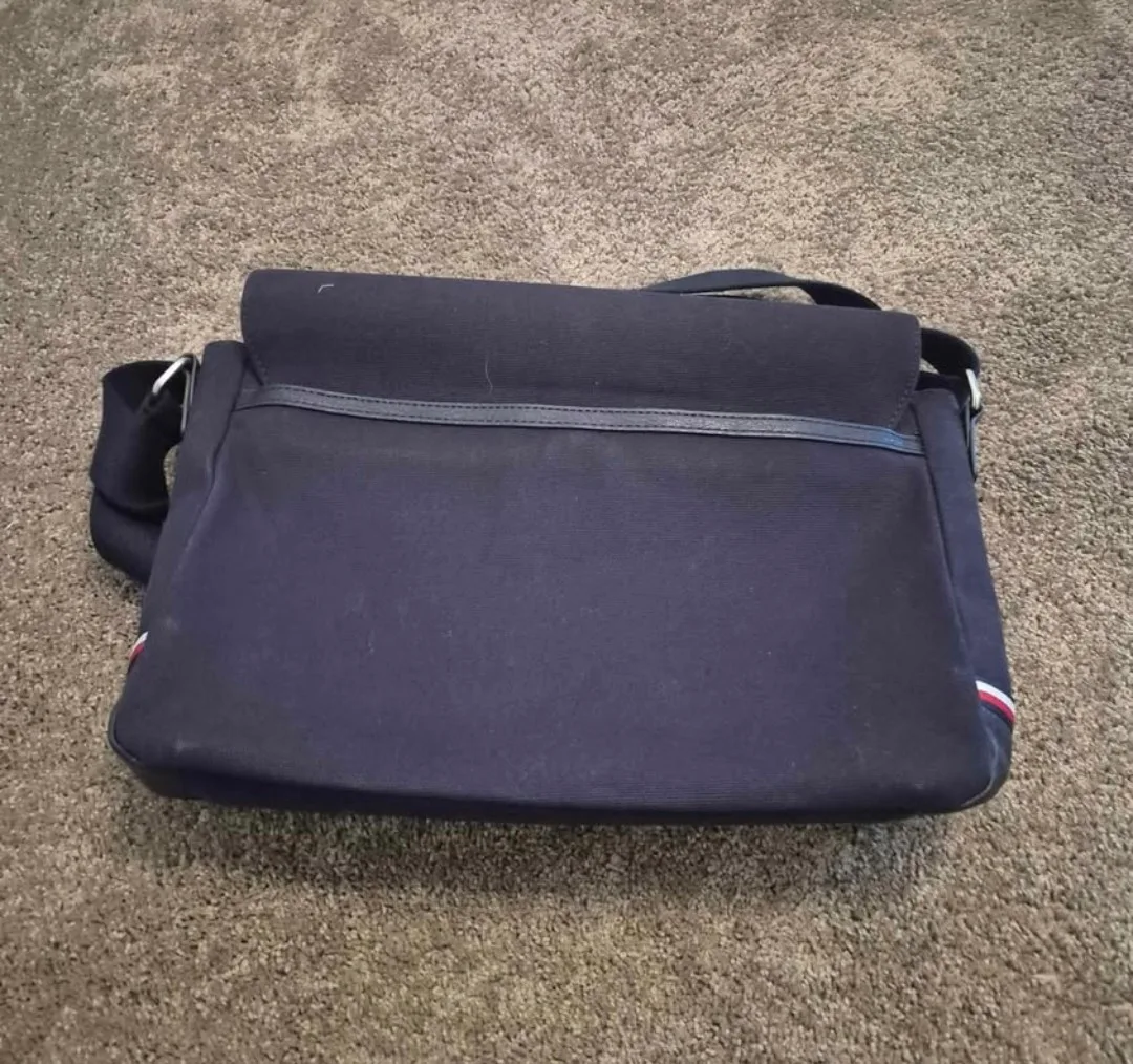 Tommy Hilfiger Messenger Bag image indicator(2)