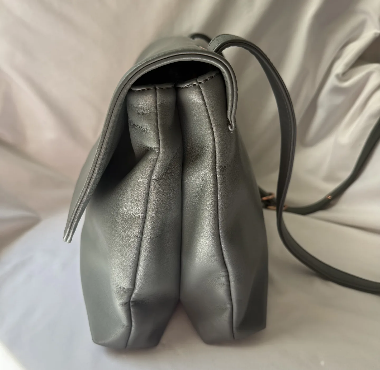 Matt & Nat Vegan Leather Olive Green Crossbody Bag image indicator(4)