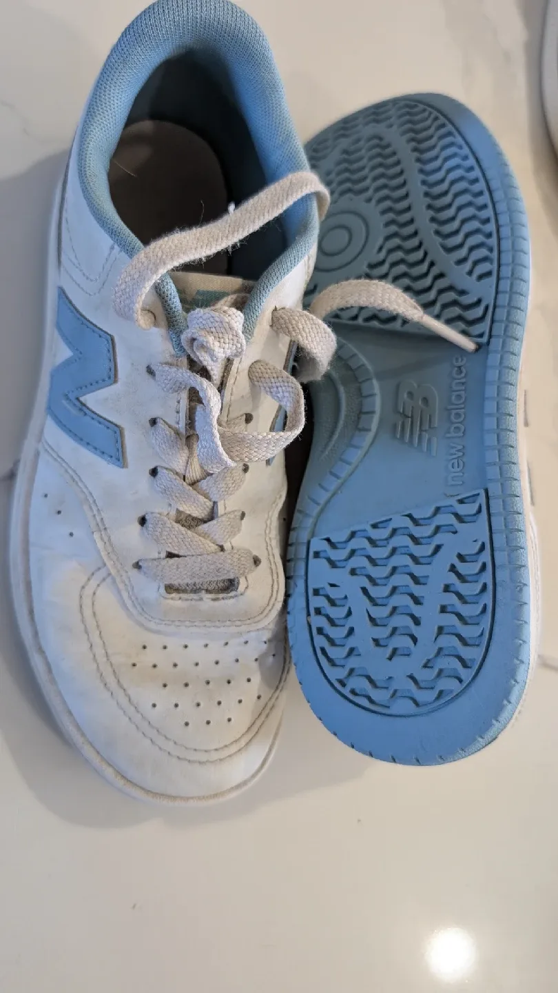 New Balance White & Blue Sneakers image indicator(2)