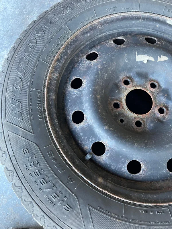 Winter 215/65R16 Tires on rims image indicator(6)