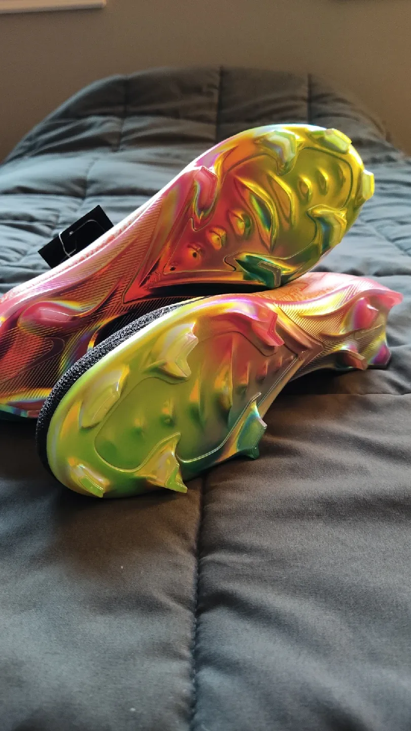 Vini Jr Football boots, size 9.5 image indicator(2)