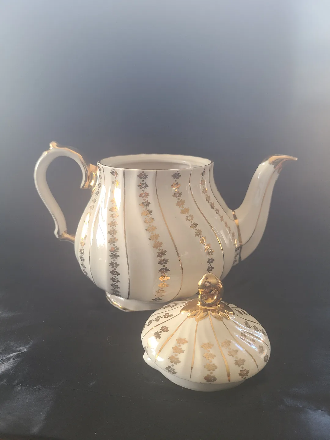 Vintage Sadler Tea Set - Teapot, Creamer, Sugar Bowl image indicator(2)