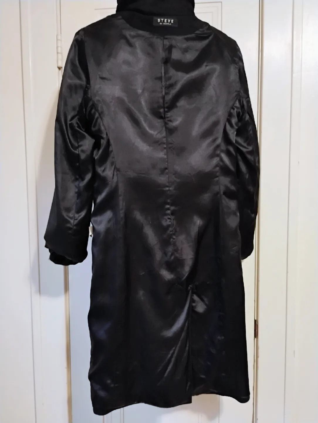 WOMAN'S BLACK WOOL COAT (SIZE 12) image indicator(3)