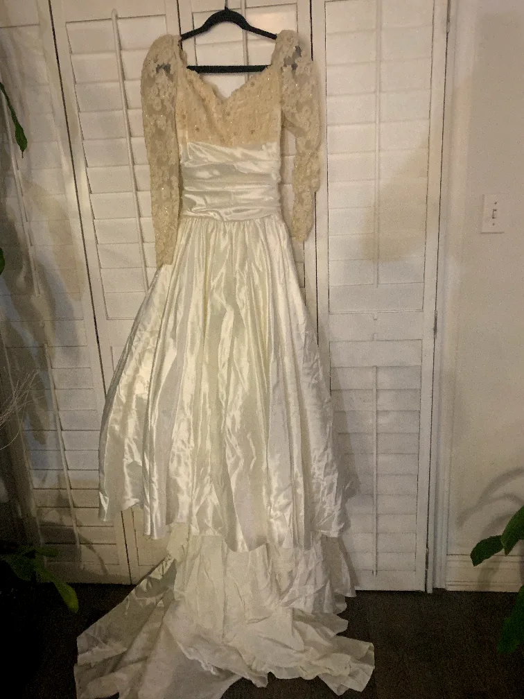 vintage 1986 wedding dress image indicator(3)