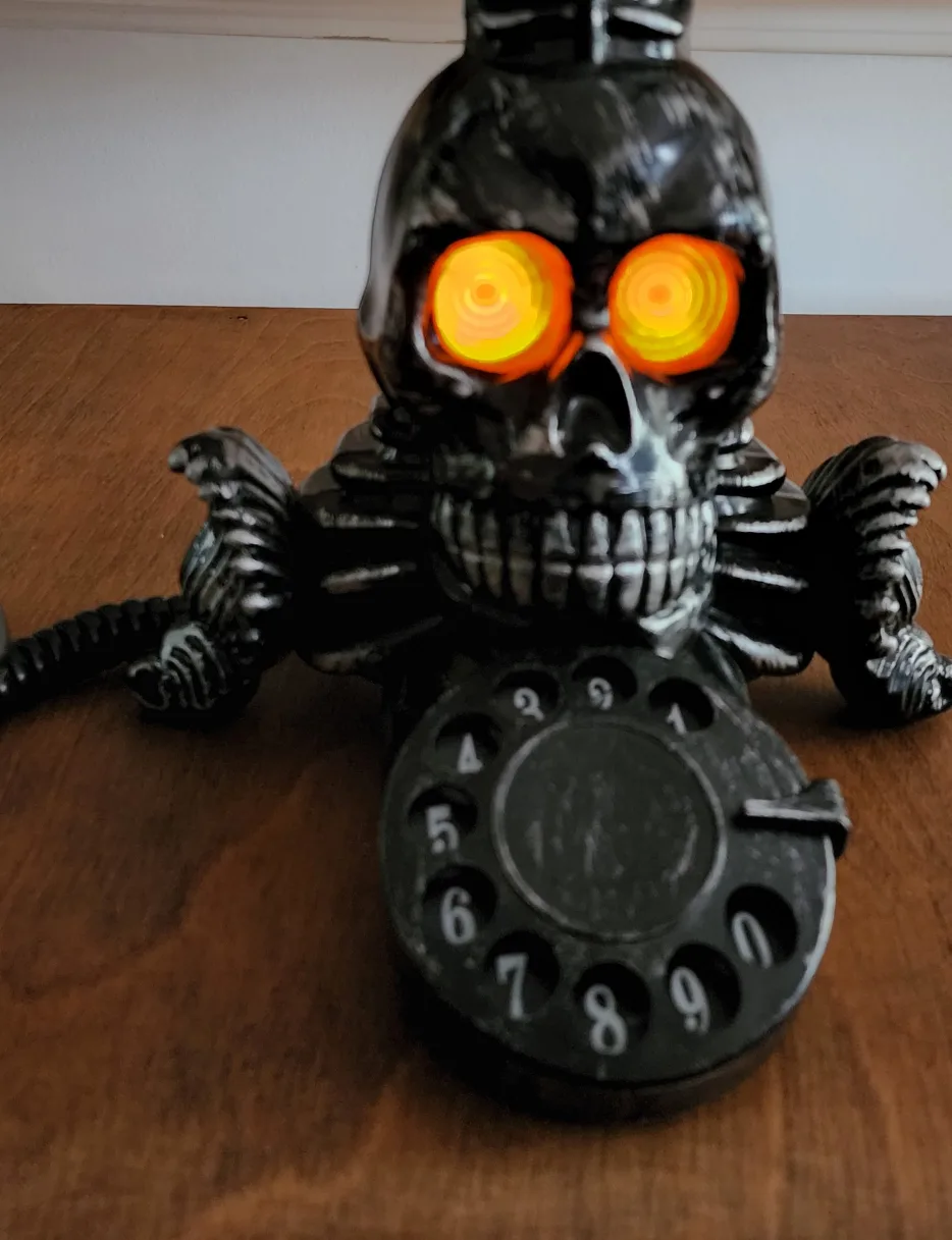 Halloween Skull Telephone Prop Decoration image indicator(2)