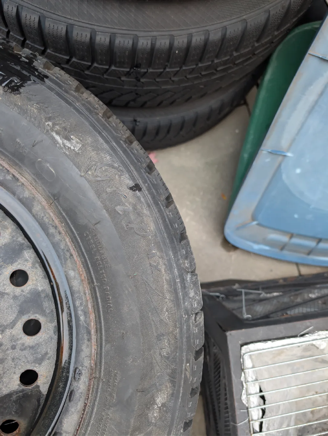 Pair of Winterclaw tires with rims 195/65/r15 image indicator(4)