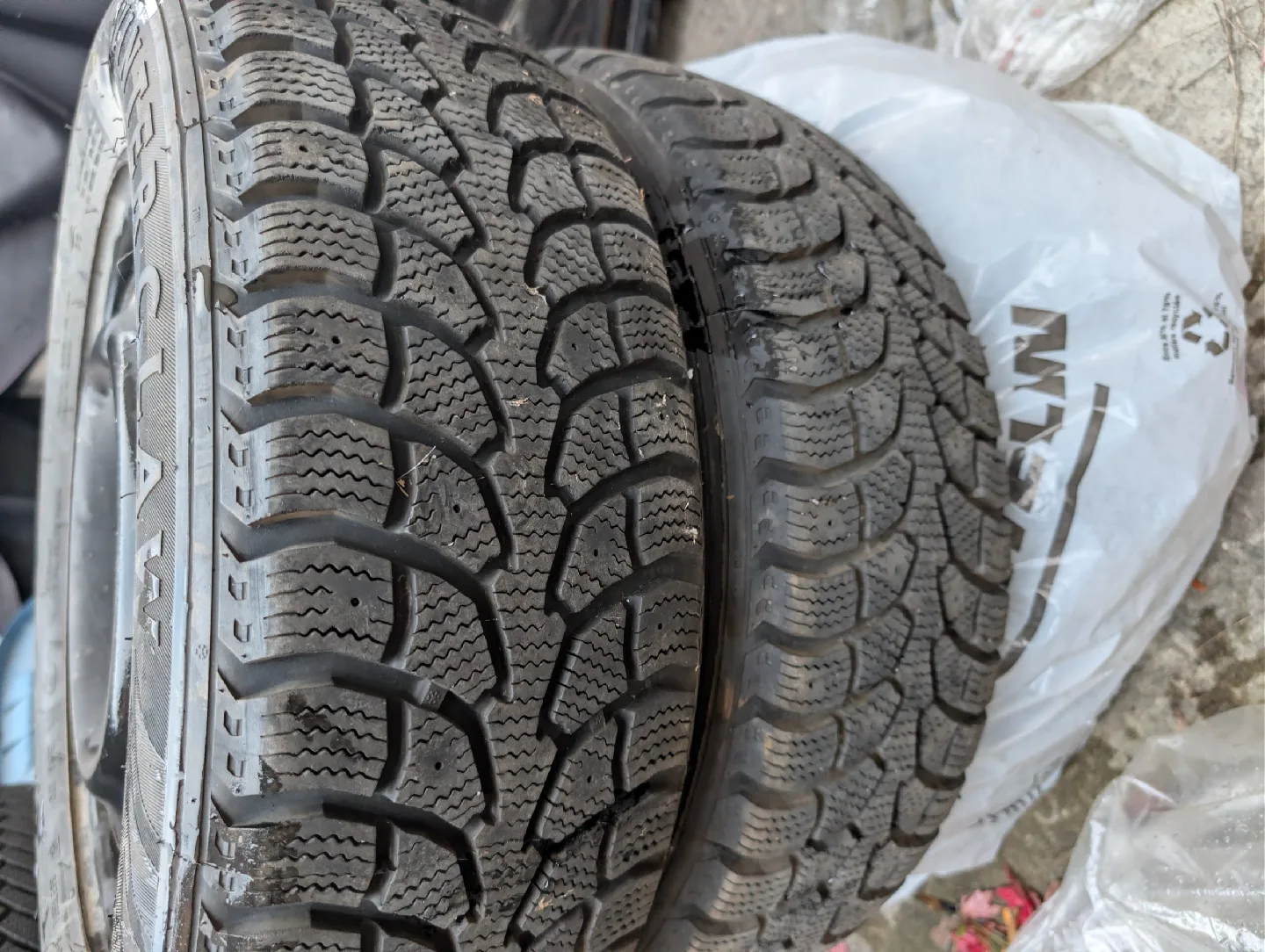 Pair of Winterclaw tires with rims 195/65/r15 image indicator(6)