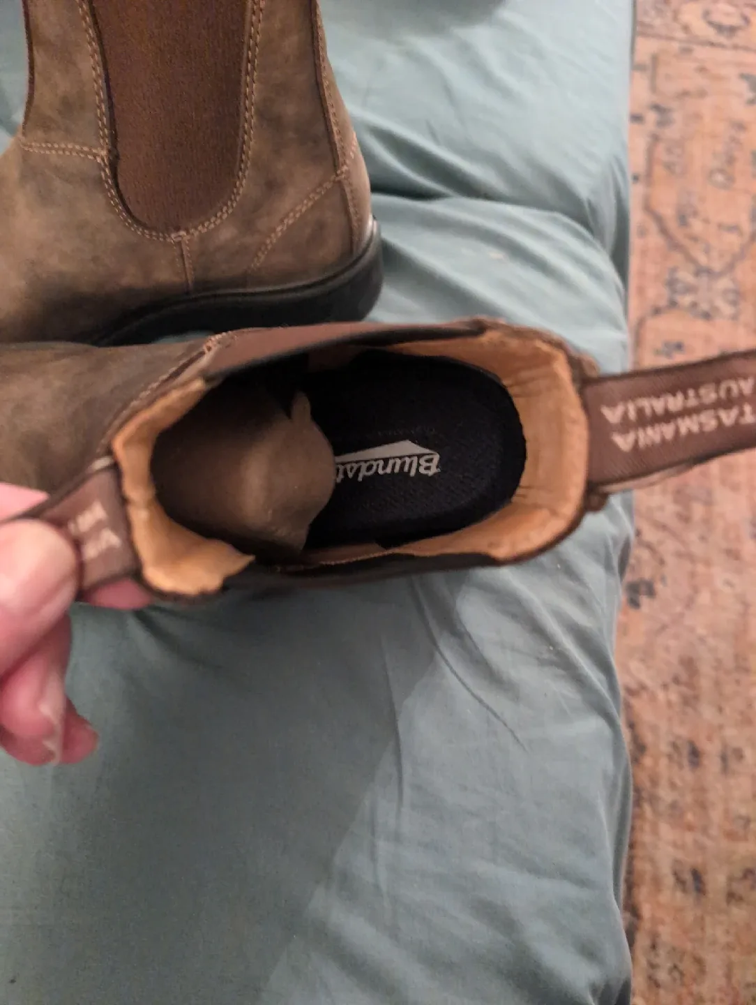 BRAND NEW -NEVER WORN. Blundstone Ankle Boots - Size 10 image indicator(3)