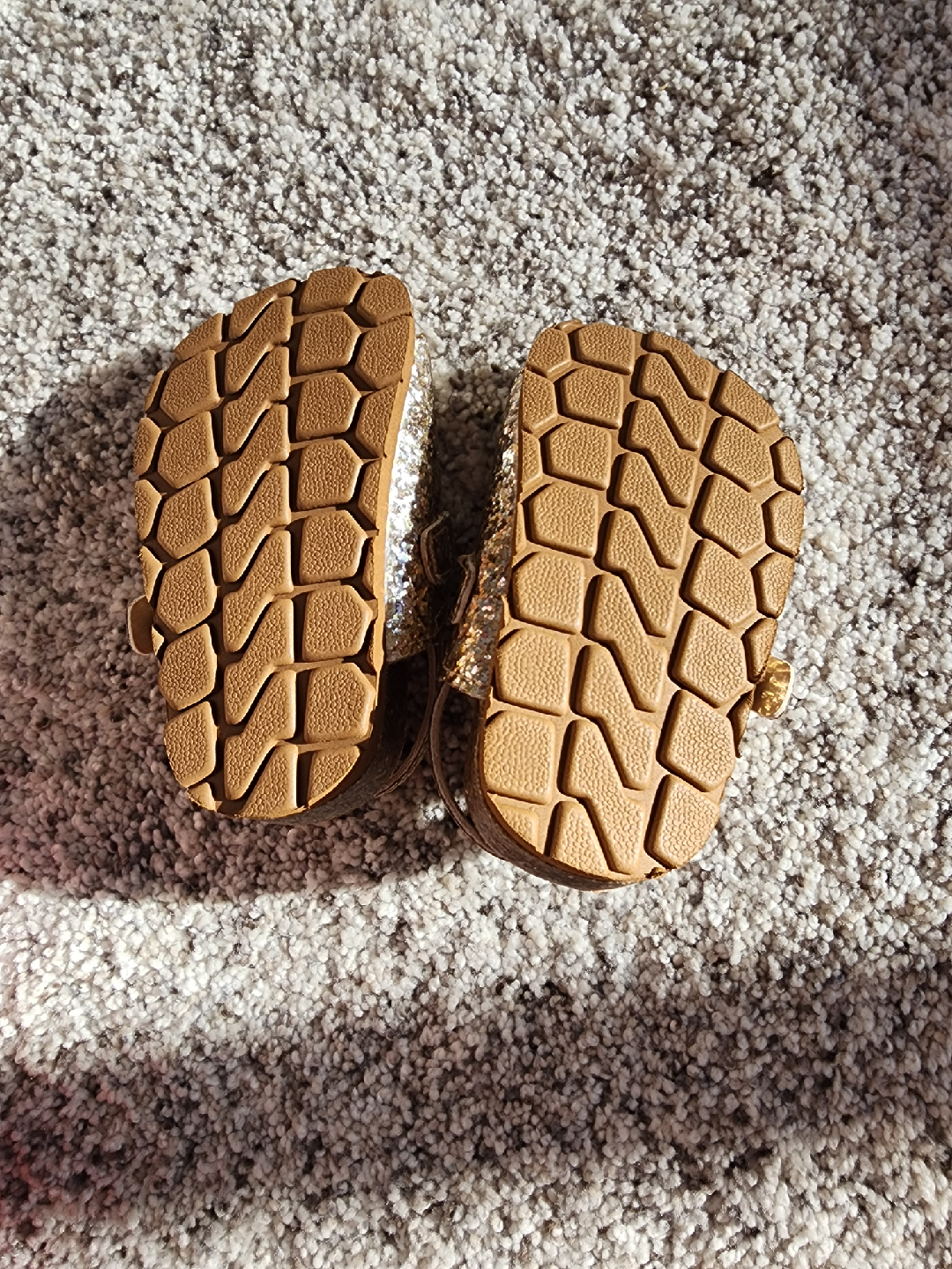 Never Used GAP Baby Glitter Sandals Size 3-4 🧡 - photo 3