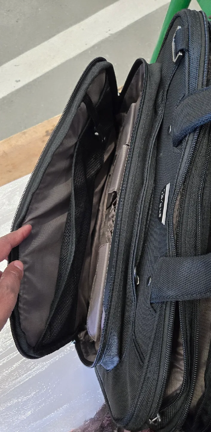 NEW Targus Checkpoint-Friendly Laptop Briefcase image indicator(3)