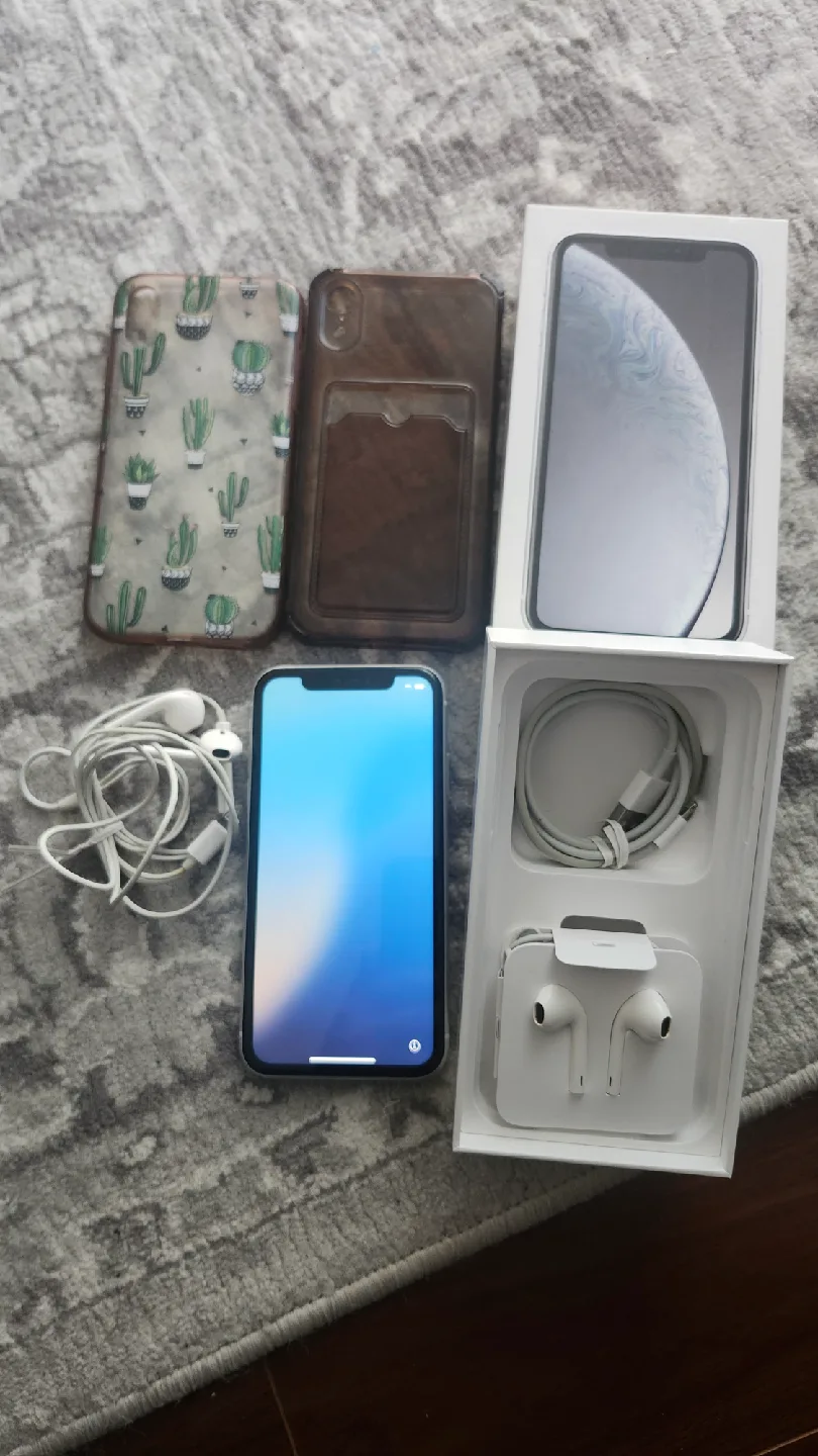 Apple iPhone XR - White image indicator(3)