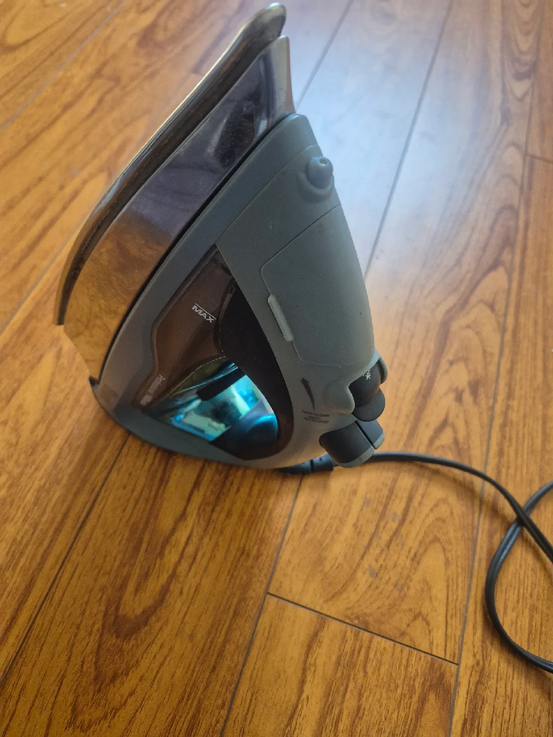 Shark Professional 1600 Watts Iron image indicator(2)