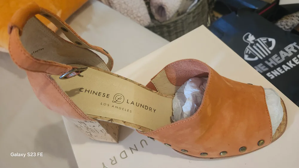Chinese Laundry Women's Orange Heel, Size 10 image indicator(2)