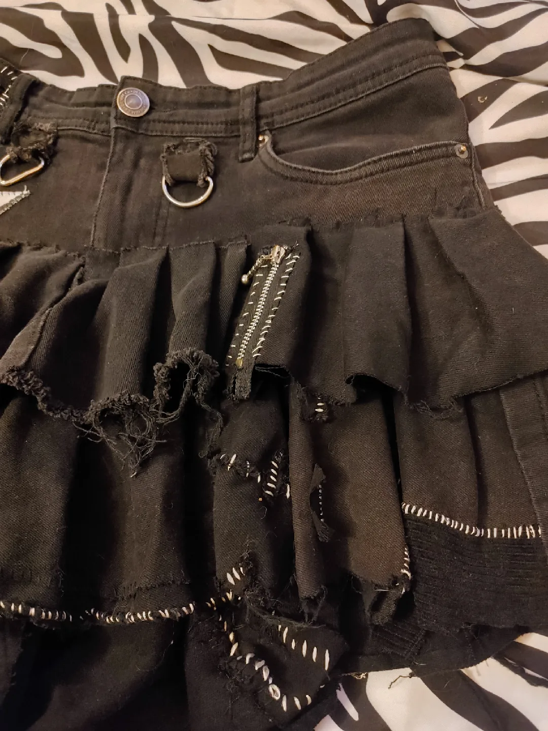 black high waist frilly skirt image indicator(4)