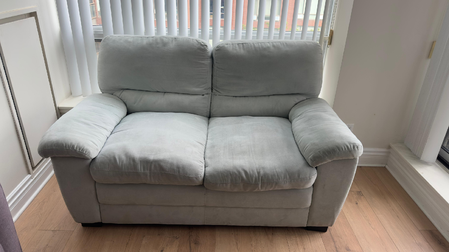 Loveseat - Light Grey - Good condition - photo 2