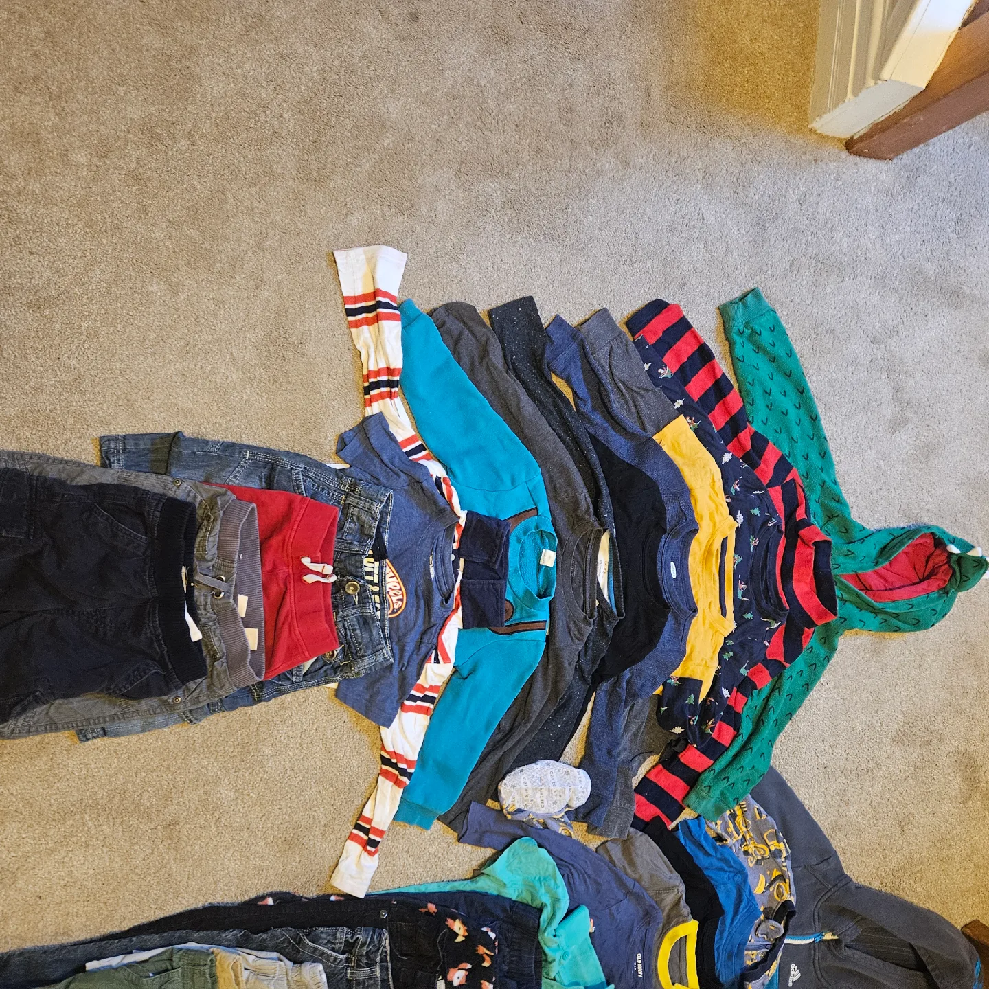 Boy clothes, size 2T to 3T. image indicator(2)
