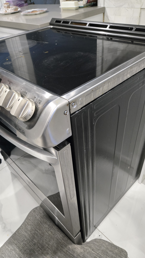 LG Electric Range Oven - photo 2
