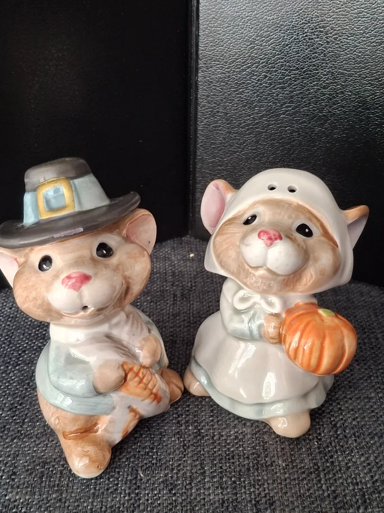 Pilgrim Mouse Salt and Pepper Shakers image indicator(7)