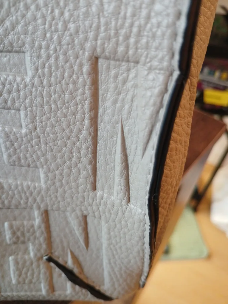 👜 Steve Madden Embossed Cream Handbag ✨ image indicator(6)