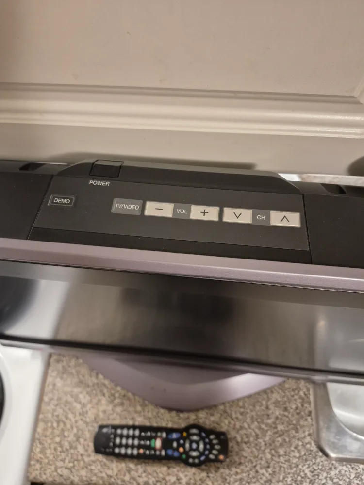 28" LCD Flat-Screen 2007 Viera Panasonic TV 🖥 & Remote!! image indicator(3)