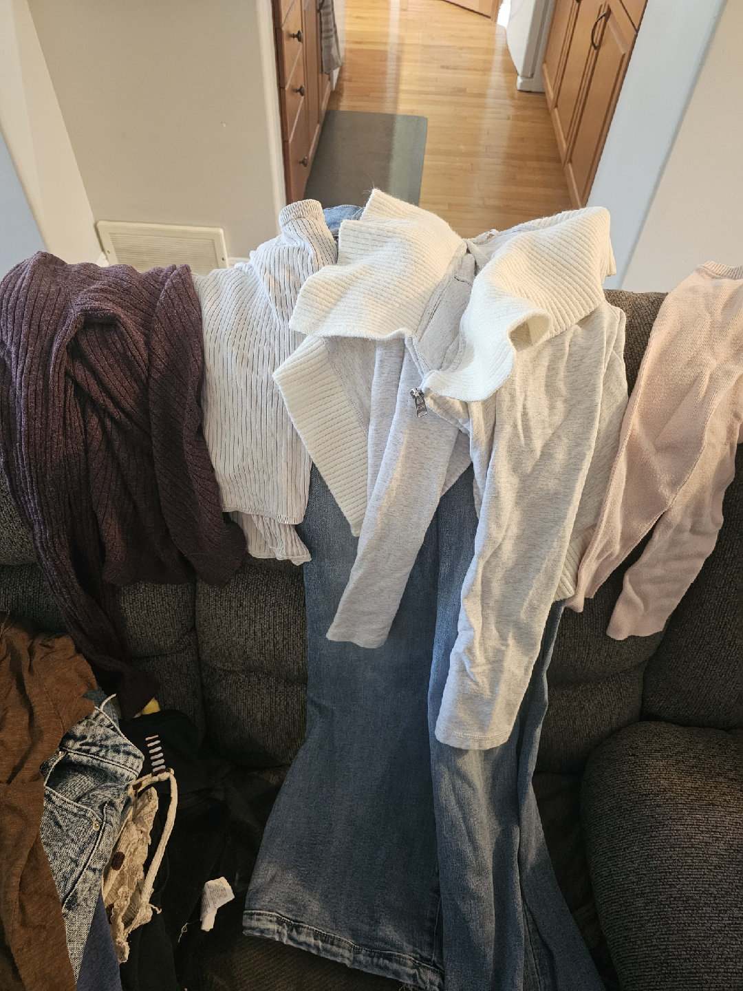 Garage Denim Jeans & 4 Tops - Size 28 - photo 3