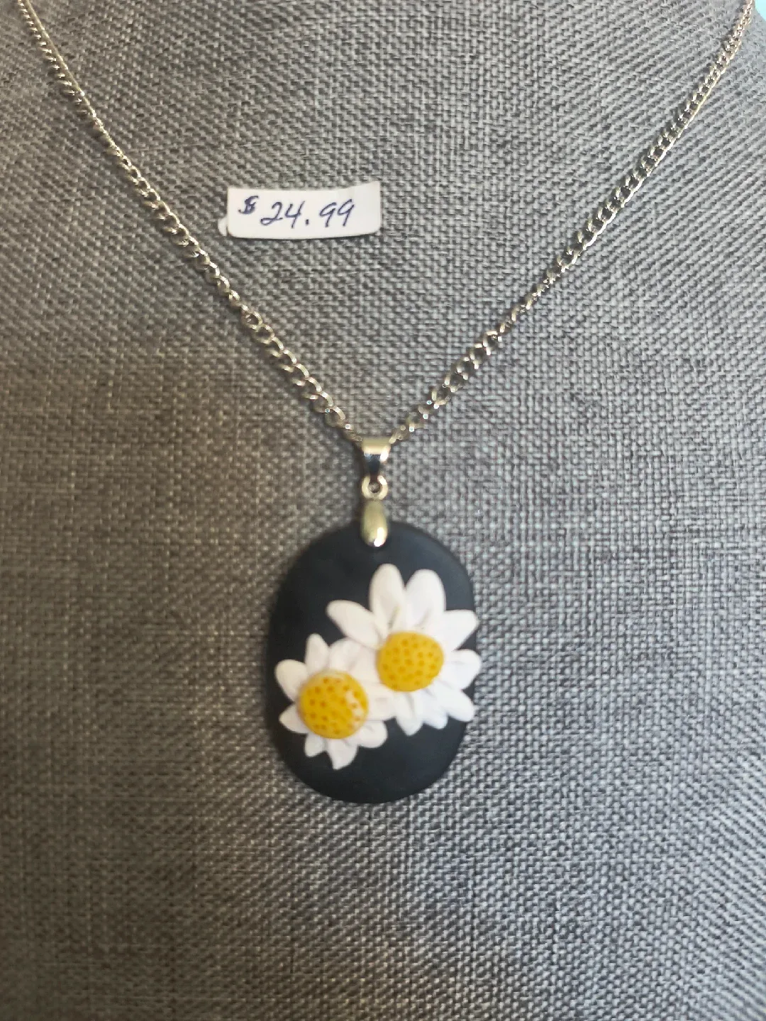 Daisy Pendant Necklace