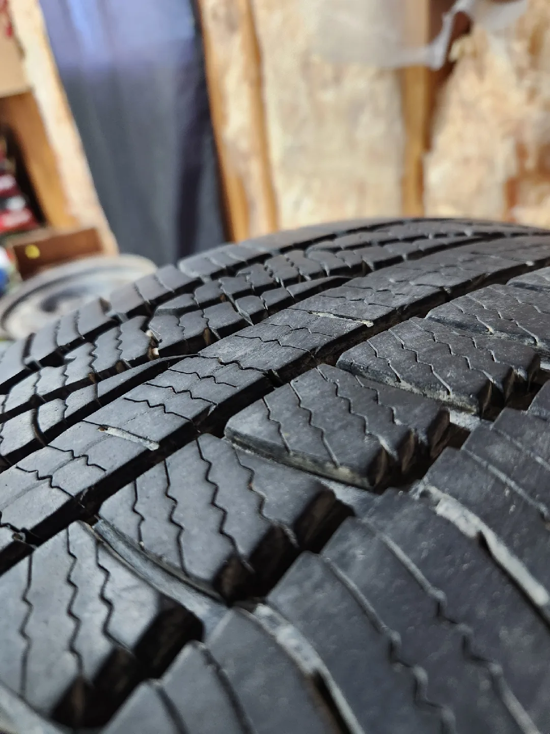 (2)-225/60R18 Goodyear Assurance All Weather Tires image indicator(4)