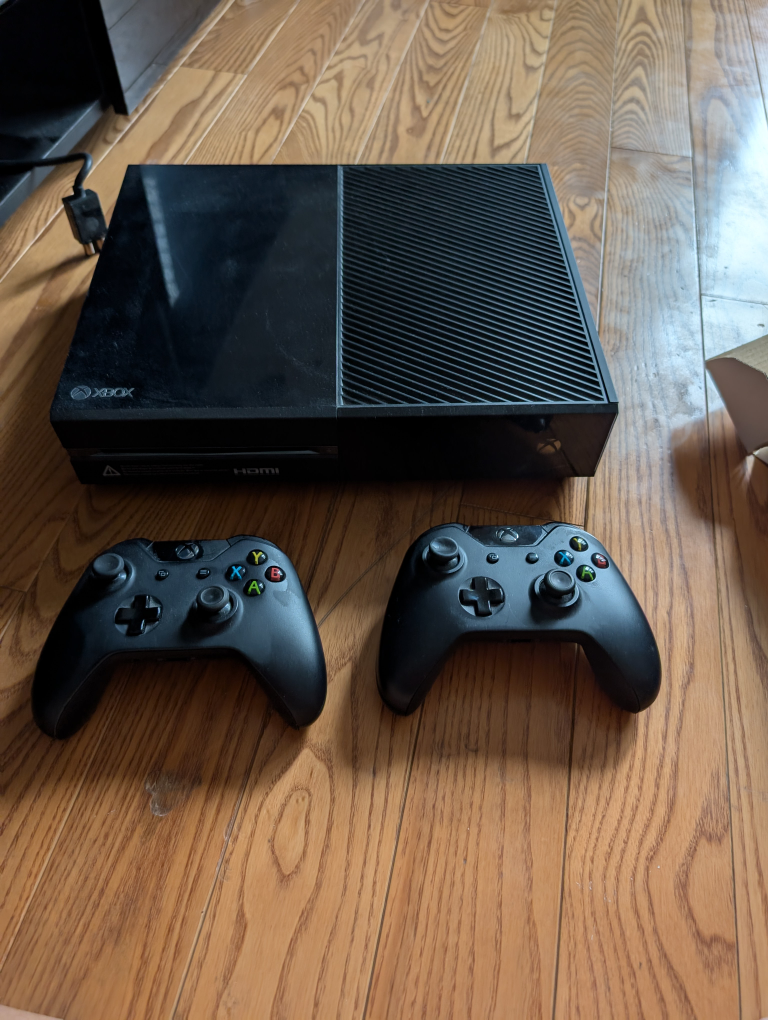 Xbox One Console with 2 Controllers - photo 4